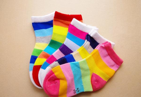 外贸全棉彩条儿童袜 品牌童袜贴牌定制-诸暨市情缘针纺织品有限公司